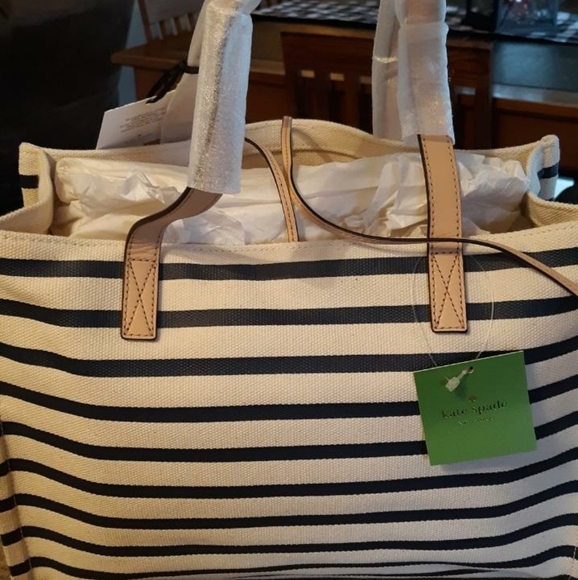 Brand new with tags Kate Spade handbag - Picture 2 of 2